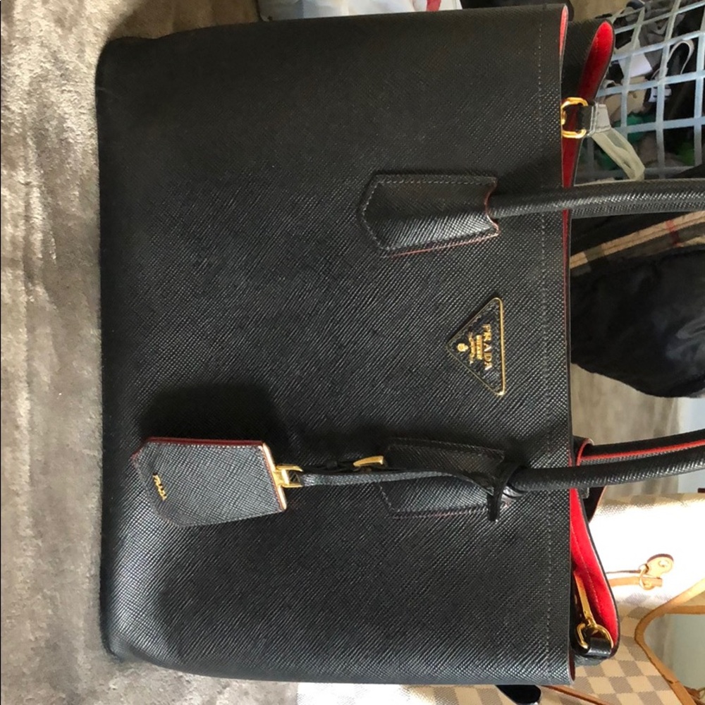 prada saffiano